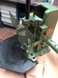 Eckenrundsto�maschine